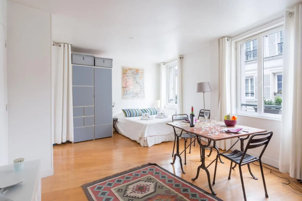 Bohemian Studio In Montmartre By Guestready Hotel Paryż